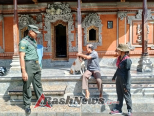 Babinsa Kelurahan Kawan Dukung Program Pemerintah Melalui Pendampingan Vaksinasi Rabies