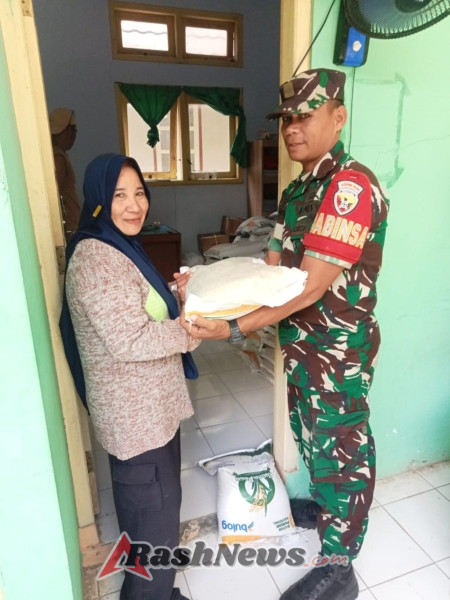 Sinergi Babinsa dan Bulog Kota Bima Berhasil Salurkan Bantuan Pangan Tepat Sasaran