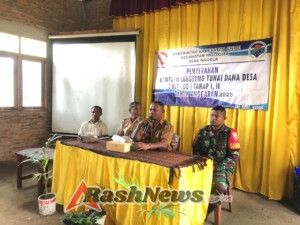 Penyaluran BLT Desa Nggela, Babinsa Wolowaru Turut Hadir dan Pantau Kegiatan