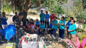 Satgas Pos Mahen Edukasi Mahasiswa KKN dan Warga Cara Membuat Pupuk Organik