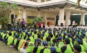 Siswa SMP Nasional Terima Materi Wawasan Kebangsaan dan PBB dari Danramil 1611-02/Densel