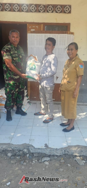 Babinsa Koramil 05/Waingapu Tunjukkan Kepedulian Melalui Pendampingan Bantuan Sosial