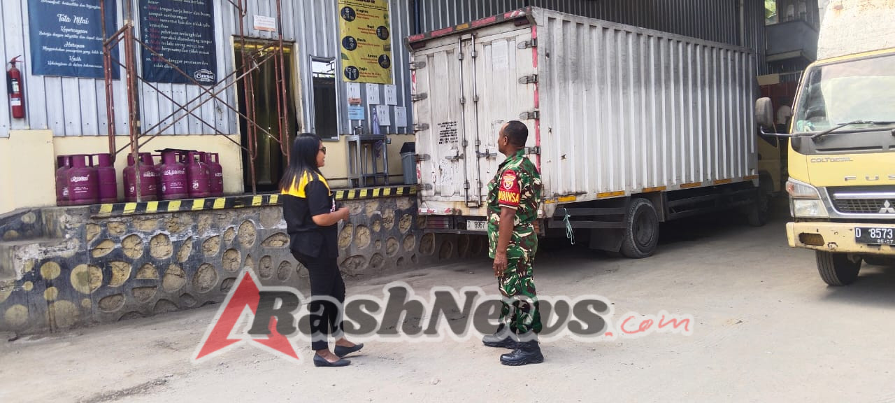 Komsos Babinsa di Pabrik Roti Beta: Wujud Peran TNI di Tengah Masyarakat