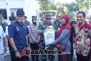 Dandim Sumbawa: Bantuan Beras Sebagai Wujud Kepedulian TNI dan Pemerintah