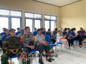 Hadiri Penerimaan Mahasiswa KKN, Bhabinkamtibmas Desa Bungamekar Sosialisasikan Call Center Polri 110.