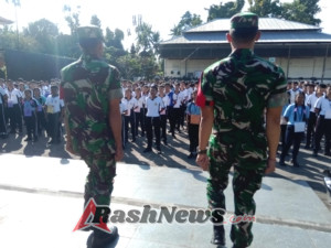 Babinsa Koramil 1616-02/Ubud Latih Siswa dengan Wasbang dan Baris-Berbaris
