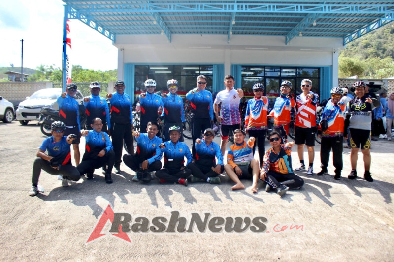 Dandim 1608/Bima Serahkan Hadiah Pemenang Fun Bike Festival Lakey 2025.