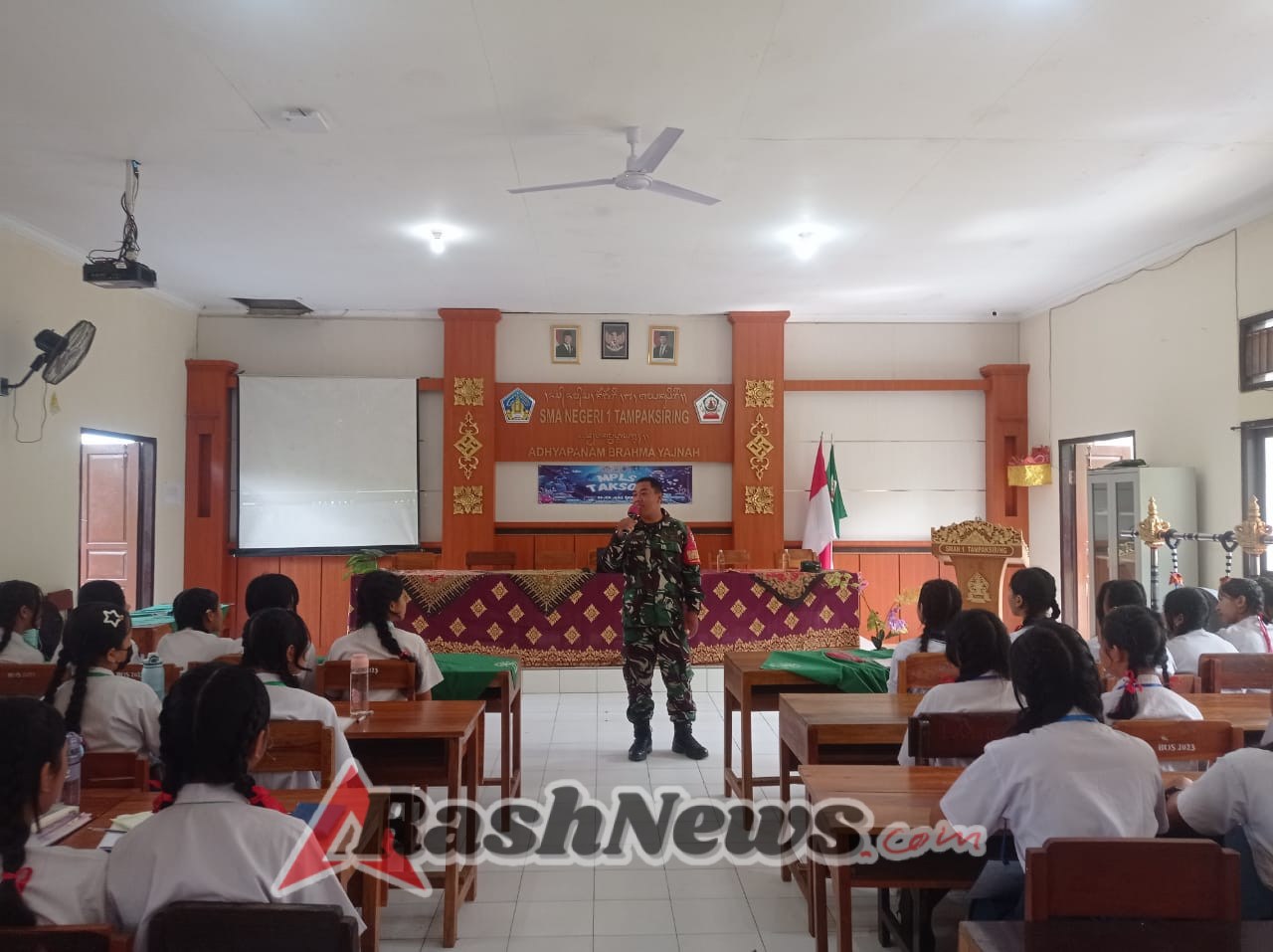 Generasi Muda Berkarakter, Babinsa dan Bhabinkamtibmas Tekankan Bahaya Narkoba dan Persatuan Bangsa