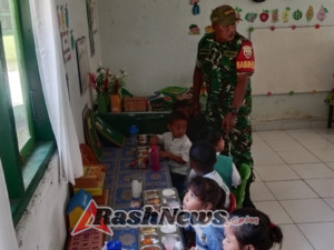 Sinergi TNI dan Sekolah: Babinsa Ende Wujudkan Generasi Sehat Lewat Makan Bergizi