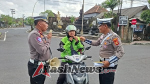 Sat Lantas Polres Klungkung Gelar Penling di Simpang Empat Tojan dalam Rangka Operasi Patuh Agung 2025.