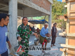 Kolaborasi TNI dan Masyarakat: Babinsa Bantu Warga Bangun Masjid dengan Semangat Kebersamaan