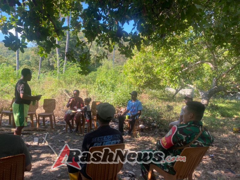 Wujudkan Kamtibmas, Babinsa Lakukan Patroli dan Komsos di Kecamatan Kota Baru