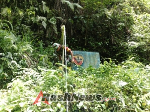 Agar Tetap Layak Digunakan Masyarakat, Babinsa Lakukan Perawatan Pompa Hydram Secara Intensif