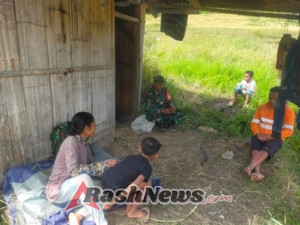 Babinsa Kodim 1602/Ende Laksanakan Komsos dan Pamwil, Warga Ratemangga Apresiasi Kehadiran TNI