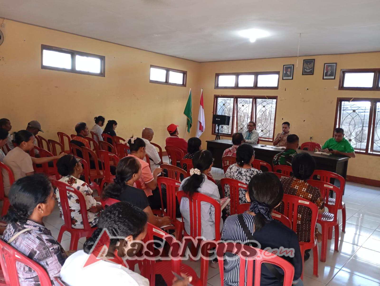 Babinsa Koramil 1603-01/Alok Hadiri Pertemuan Rutin di Kota Baru untuk Bangun Komunikasi yang Lebih Baik