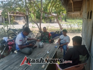 Wujudkan Desa Aman, Babinsa Kodim 1602/Ende Ajak Warga Jaga Kamtibmas Lewat Komsos