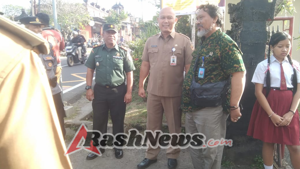 Dukung Kemajuan Dunia Pendidikan, Danramil Gianyar Bersama Forkopimcam Hadiri MPLS