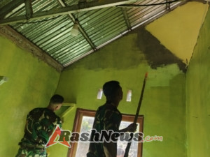 Pos Lakmars Merehab Rumah Warga yang Telah Sukarela Jadikan Pos Sementara Satgas Yonif 741/GN