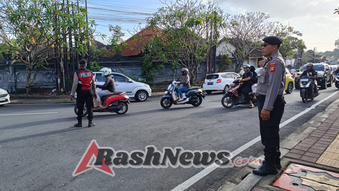 Polsek Abiansemal Terjunkan Personel Atur Lalu Lintas Sore, Wujudkan Kamseltibcarlantas