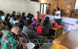 Sosialisasi Keluarga Berkualitas di Dauh Puri Klod, Babinsa Berikan Dukungan