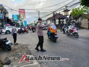 Urai Kepadatan Arus  Lalin Pagi Hari Polsek Kuta Utara Tingkatkan Strong Point.