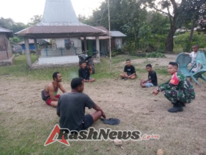 Wujudkan Kemanunggalan TNI-Rakyat, Babinsa Ende Aktif di Desa Ranokolo