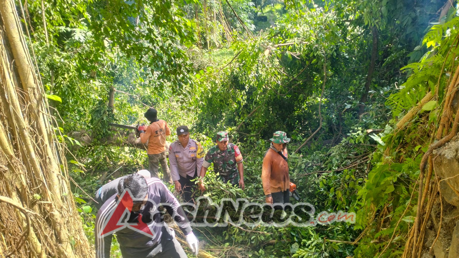 Babinsa Koramil 1616-04/Blahbatuh Aktif Dukung Mitigasi Bencana Lewat Aksi Nyata di Desa