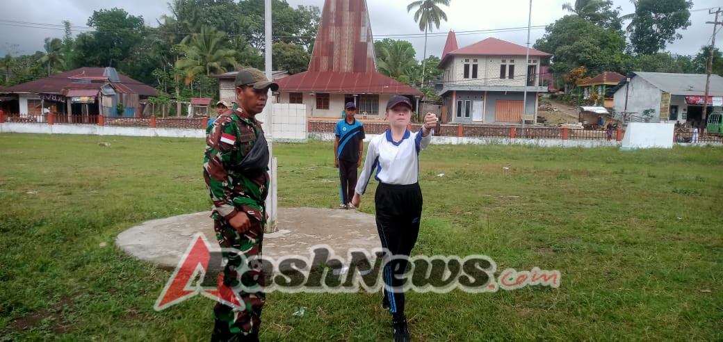 Babinsa Sertu Muhidin Bina Calon Paskibraka Kecamatan Wewewa Timur