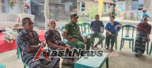 Wujud Kedekatan dengan Warga, Babinsa Ende Ikut Serta dalam Tradisi Adat Jelang Pernikahan