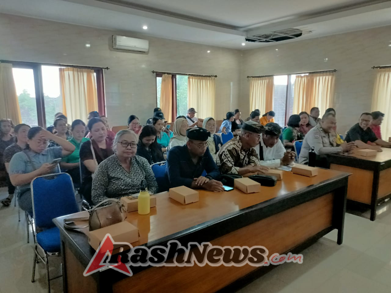 Bhabimkamtibmas Desa Kediri Menghadiri Sosialissi Penanggulangan HIV-AIDS