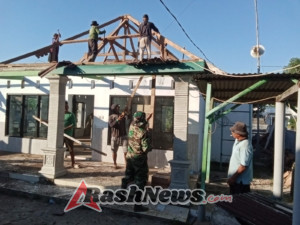 Babinsa Pamanto dan Warga Gelar Gotong Royong Rehabilitasi Musala Nurul Iman