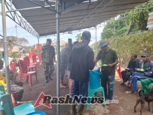 TNI Hadir di Tengah Rakyat, Babinsa Ndona Timur Lakukan Komsos dan Pemantauan Wilayah