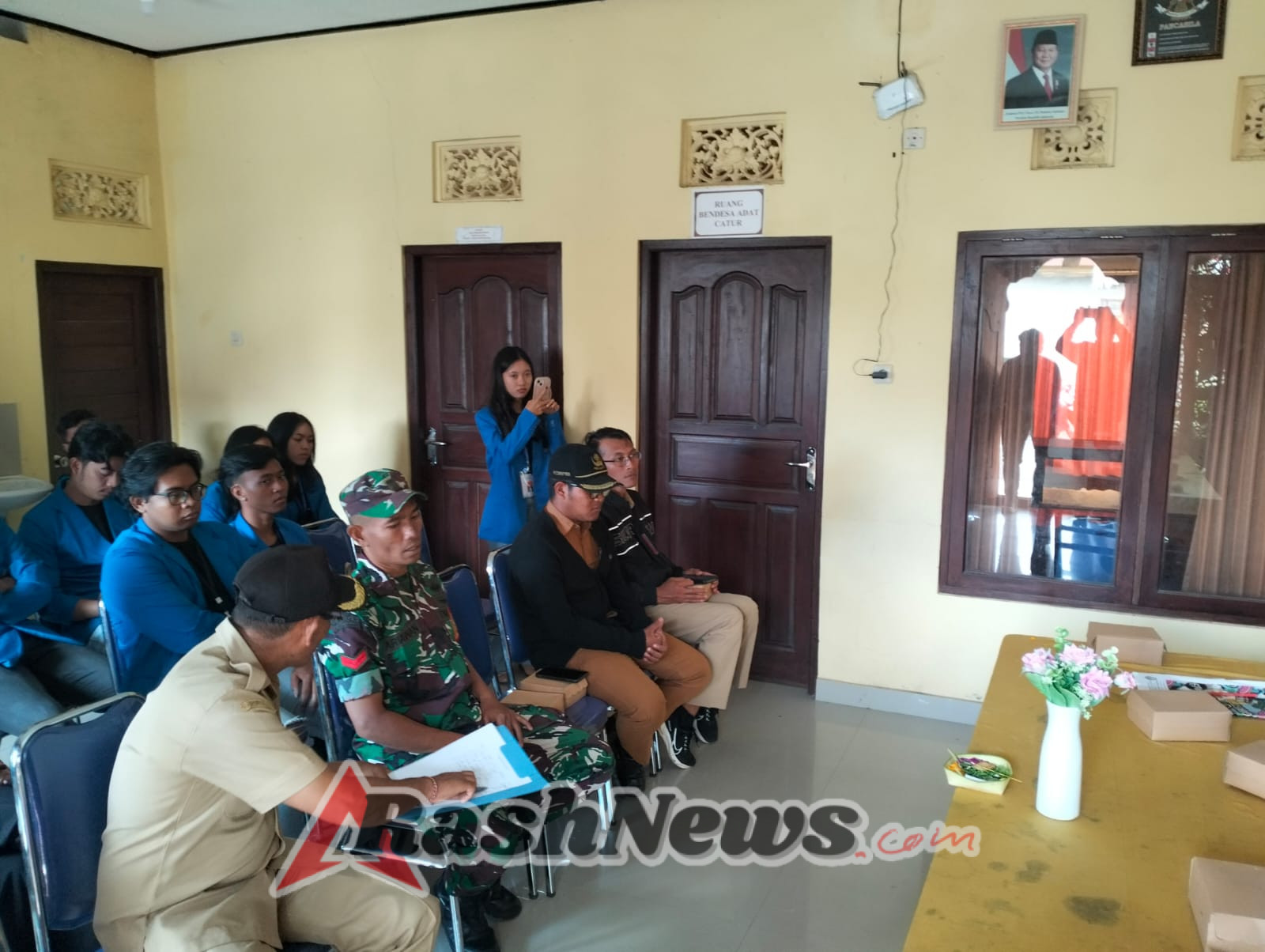 Babinsa Desa Catur Hadiri Pembukaan dan Penerimaan KKN Universitas Warmadewa