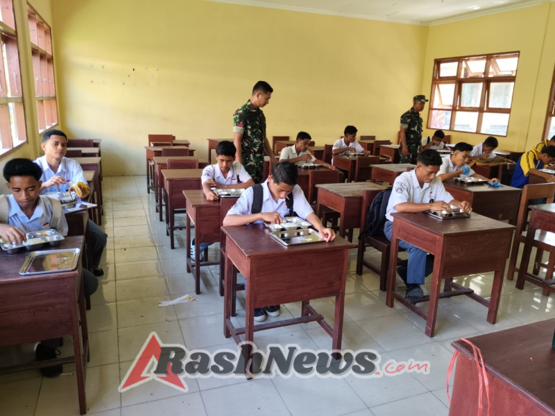 Ribuan Siswa SMK Negeri 2 Ende Terima Makan Bergizi Gratis dari Program Pemerintah