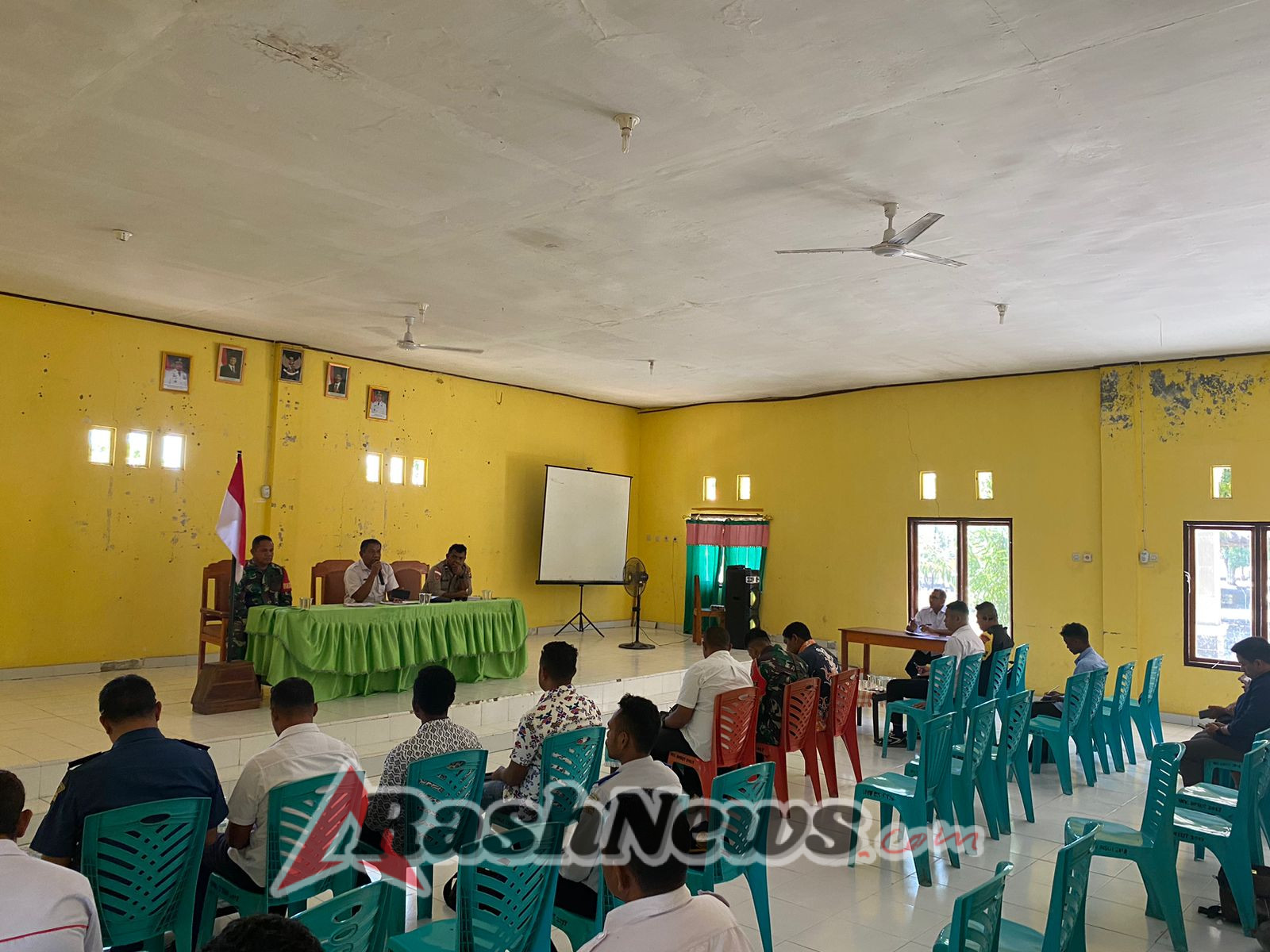 Rayakan Kemerdekaan dengan Aksi Nyata, Seru Babinsa kepada Warga