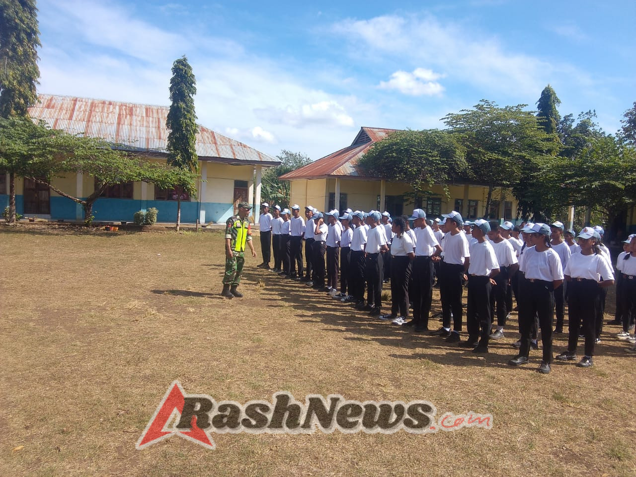 Siswa Antusias Ikuti Pelatihan PBB Bersama Babinsa