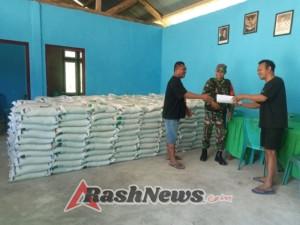 Serka Suhardin Kawal Distribusi Bantuan Pangan di Reok dan Reok Barat