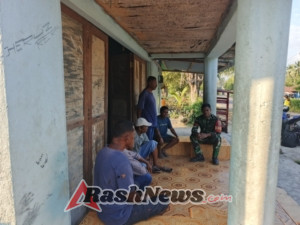 Babinsa Maurole Teguhkan Peran Satkowil lewat Kegiatan Komsos dan Pamwil di DetukeliBabinsa Maurole Teguhkan Peran Satkowil lewat Kegiatan Komsos dan Pamwil di Detukeli