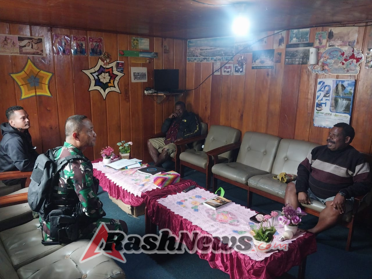 Kunjungan Penuh Kasih : Satgas 743/PSY Jalin Hubungan Harmonis di Mulia