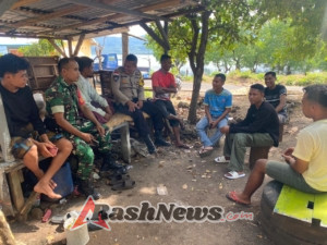 Babinsa dan Bhabinkamtibmas Gelar Komsos Bersama Pemuda Lohayong II