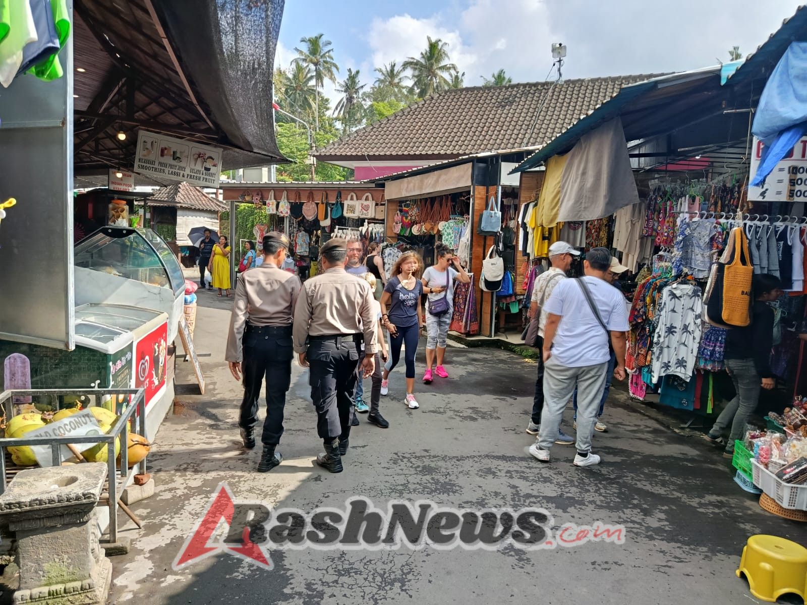 Sat Pamobvit Polres Gianyar Gelar Patroli dan Pengamanan di Obyek Wisata Tegenungan Waterfall