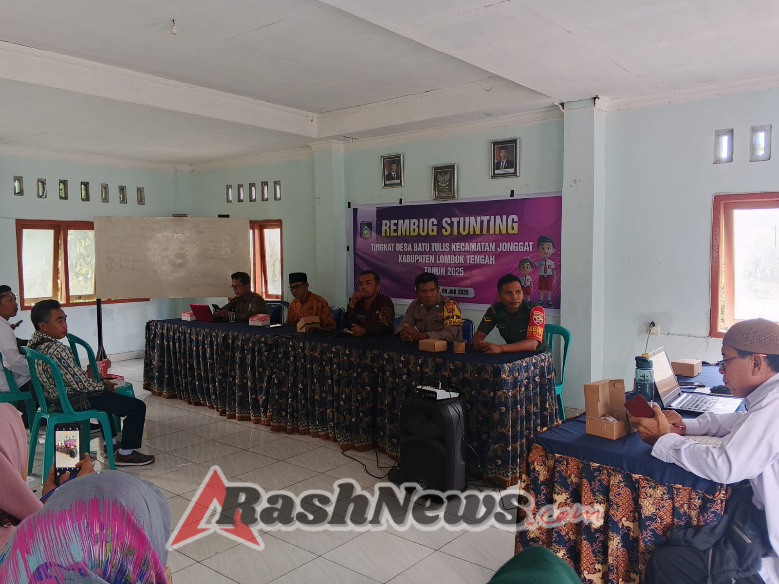 Pengendalian Stunting, Babinsa dan Aparat Desa Gelar Diskusi di Balai Desa