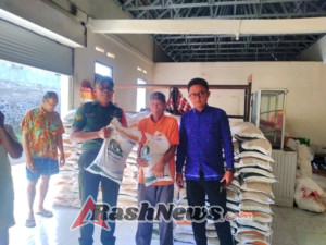 Babinsa Bersinergi dengan Bhabinkamtibmas dan Desa Sidan Amankan Penyaluran Beras CBP