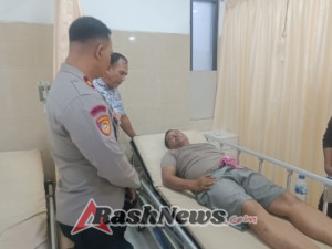 Kapolsek Klungkung Besuk Kanit Lantas yang Sedang Dirawat di RSUD Klungkung