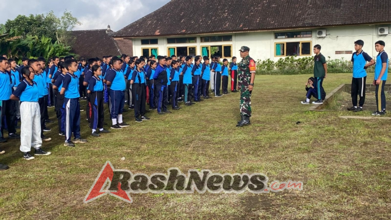 Babinsa Koramil 1626-01/Bangli Bentuk Karakter Disiplin dan Nasionalisme Siswa SMPN 4 Bangli