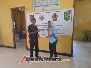 Babinsa Kawal Transparansi Penyaluran BLT di Desa Bugis Kecamatan Sape