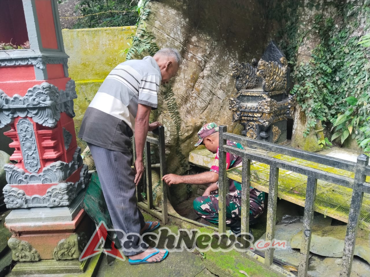 Babinsa Koramil 1602-01/Ende Pastikan Fasilitas Mata Air Woloare Tetap Terawat dan Baik