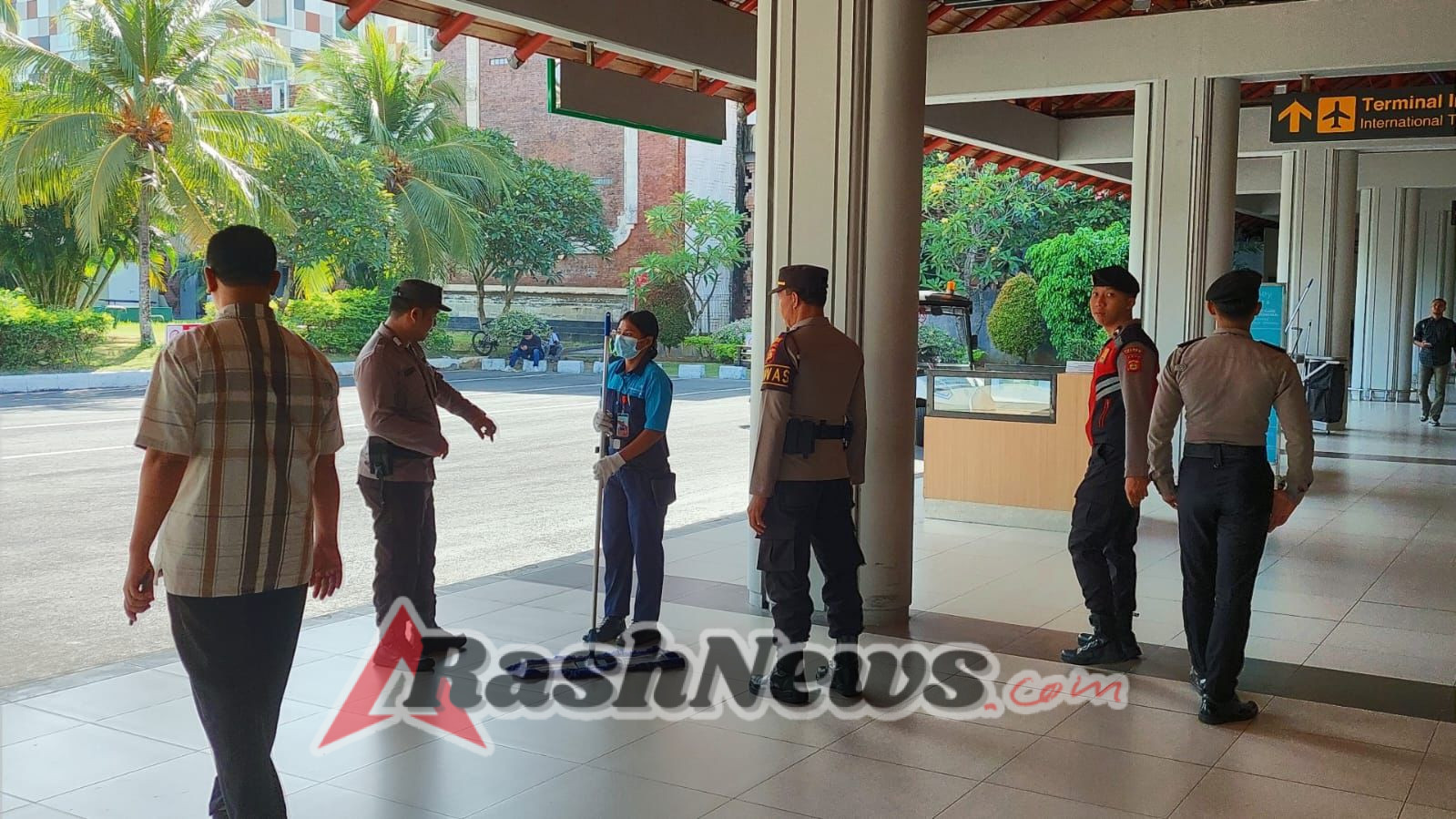 Cegah Gangguan Kamtibmas, Polres Bandara Sisir Terminal Domestik Melalui Patroli KRYD