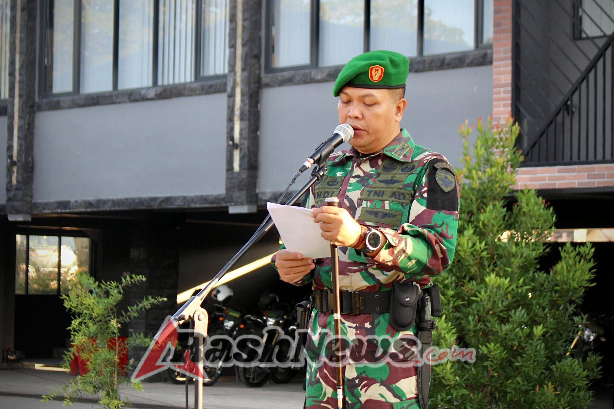 Dandim 1608/Bima Bacakan Amanat KSAD pada Upacara 17 Juli