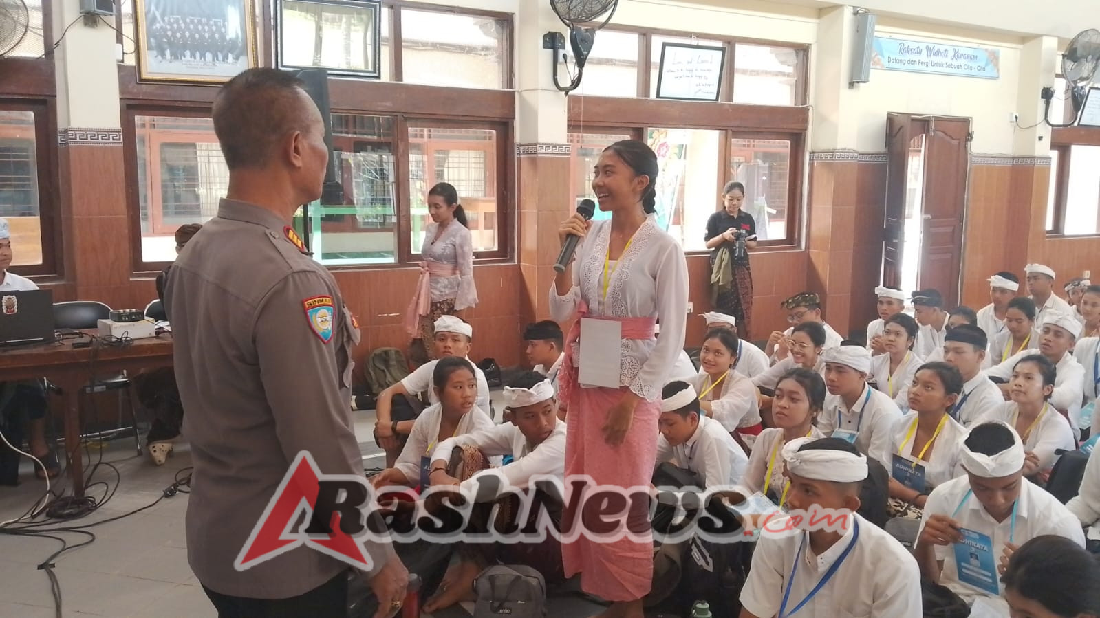 Sosialisasi Bahaya Judi Online Warnai MPLS di SMAN 3 Denpasar oleh Kanit Binmas Polsek Dentim
